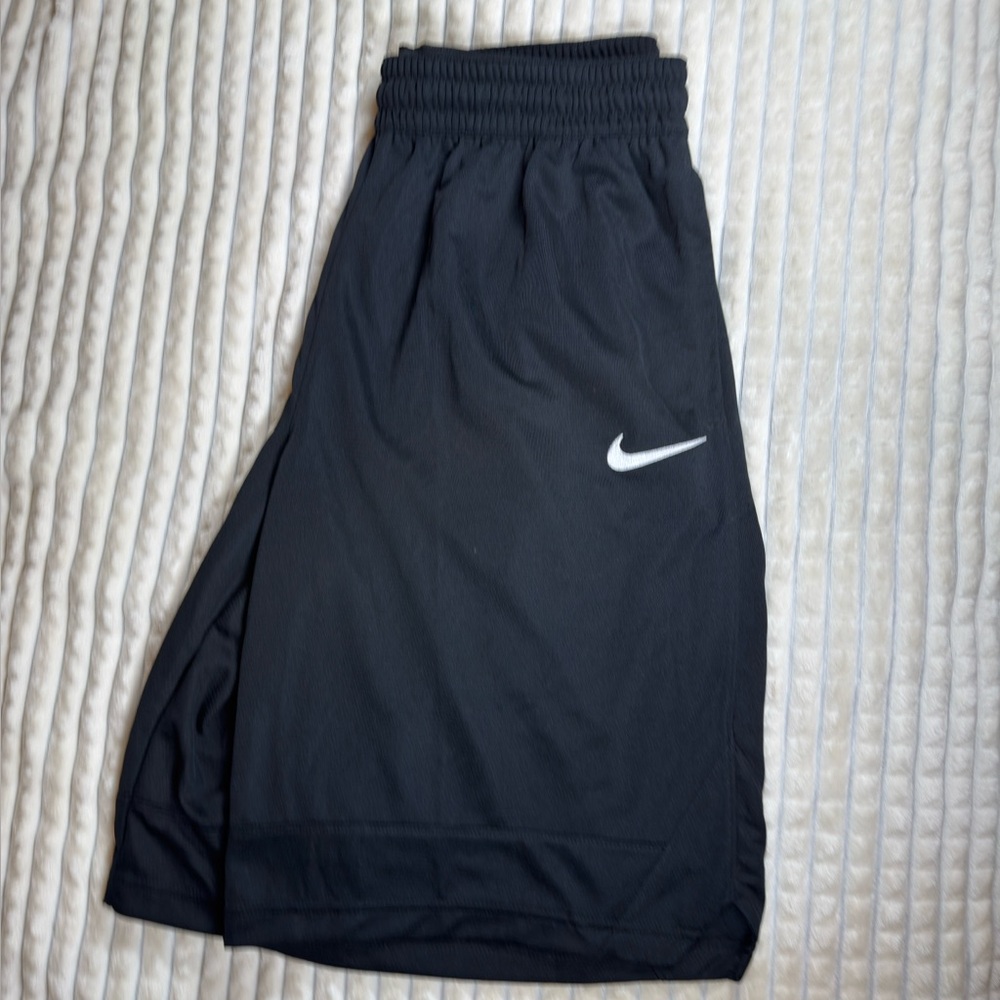 Nike Men’s Sports Shorts – Size L (New with Tags)